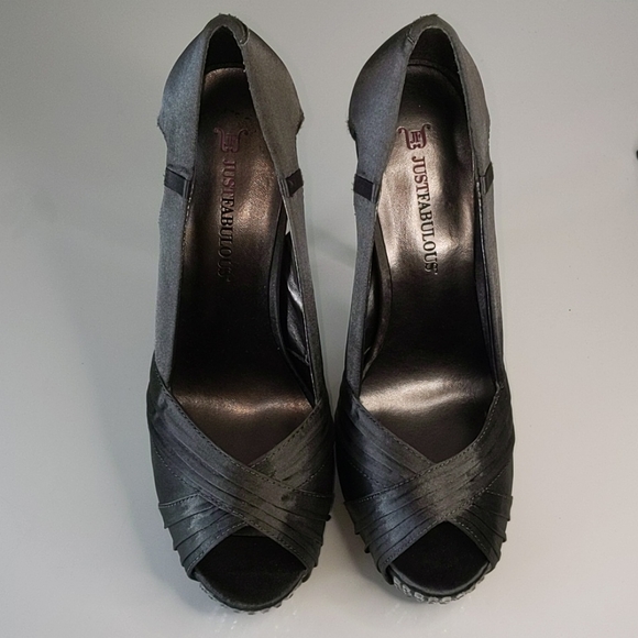 Gray satin pumps with rhinestone details - Picture 3 of 6